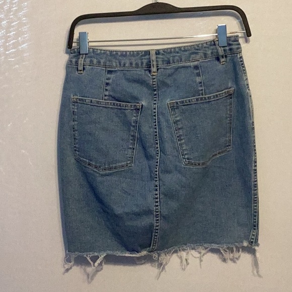 H&M raw hem denim mini skirt size 4 - Picture 2 of 4